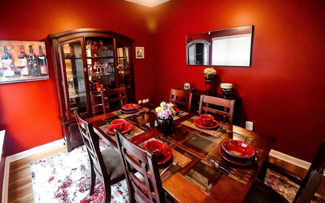 4 - Bed home, w/ Cali King Bed - 12 mins. to DTWN