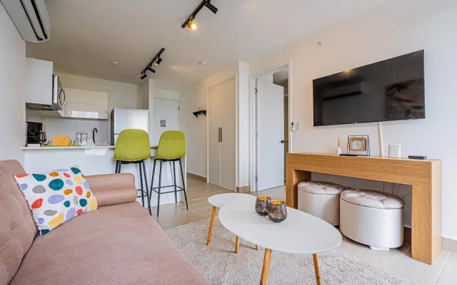 w Beautiful 1BR w Perfect Balcony View