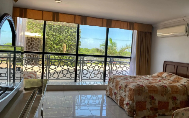 Grand Royal Tampico