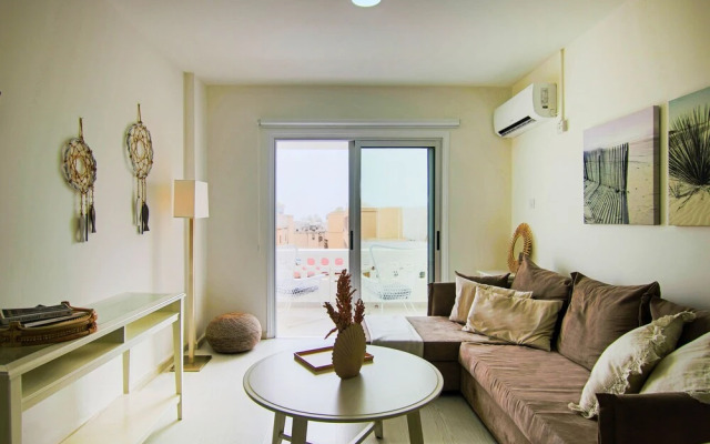 Phaedrus Living City View Fountain Court 113