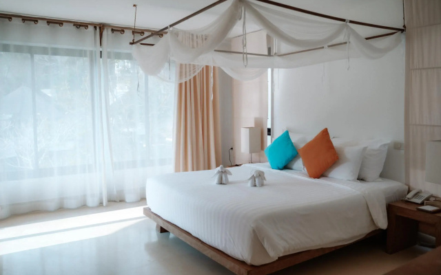 Aana Resort & Spa