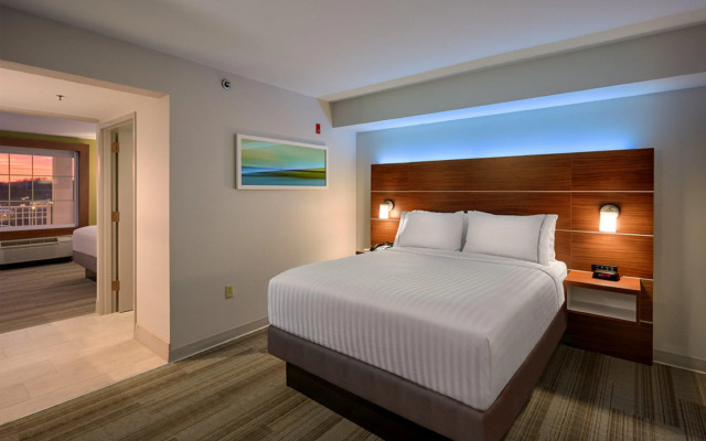 Holiday Inn Express and Suites Pigeon Forge Sevierville by IHG