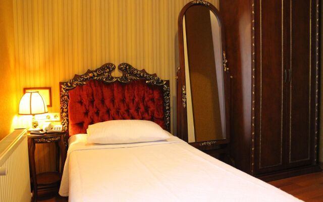 Santa Hill Hotel