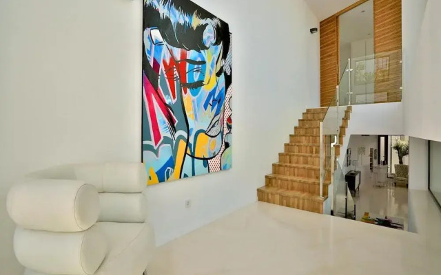 Modern Holiday Home With Vast Terracing
