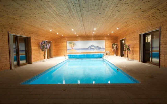 Treetops Cottages & Spa