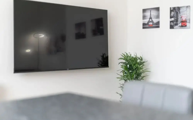 Cozy 2-Bedroom Flat in West London