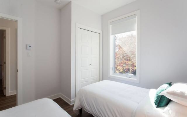 Brand New 3 Bedroom With Rooftop Patio