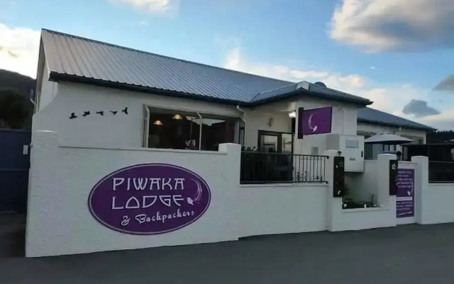 Piwaka Lodge and Backpackers