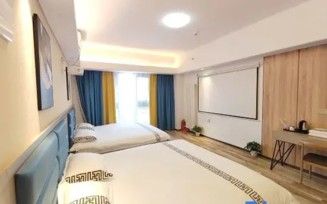 Lanuo Light Luxury Hotel (Erqi Wanda Chuangfu Xincheng Branch)
