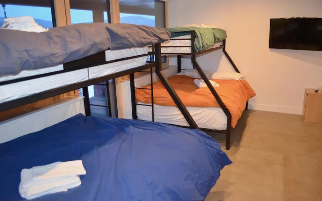 Timberline Haus 3 Bedroom Home by RedAwning