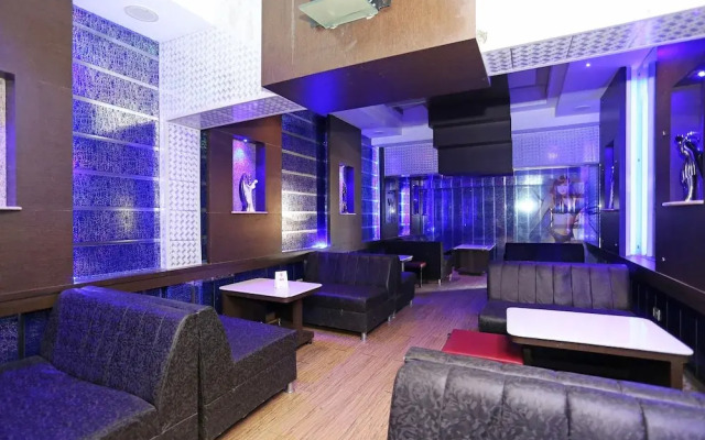 OYO 10690 Florence Hotel