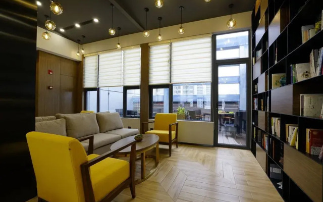 Little Lujiazui Atour Hotel