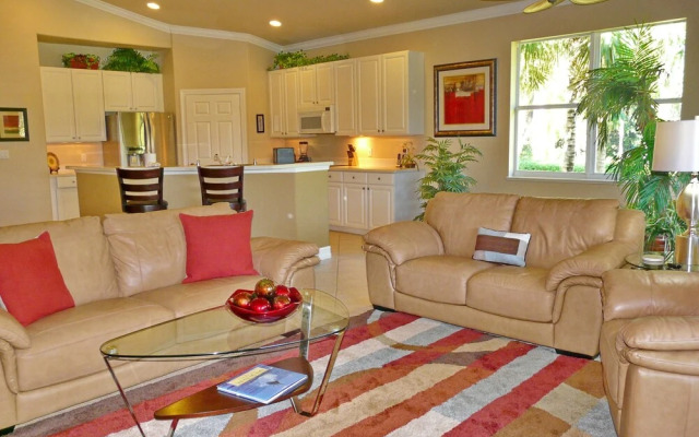 1252 Rialto Way, Unit 201