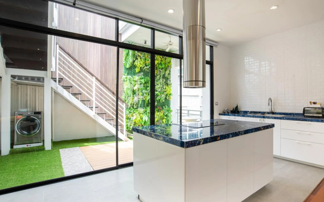 Benviar Tonson Residence