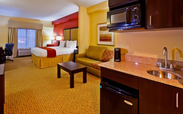 Holiday Inn Express Hotel and Suites Nashville-Opryland, an IHG Hotel