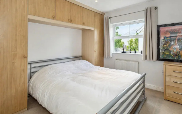 Urban Oasis - Modern 2B/2B Retreat Near Nature