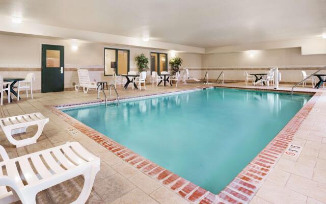 Country Inn & Suites by Radisson, Northwood, IA