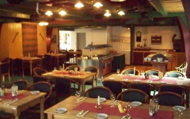 Froland Vandrerhjem/Eikely Senter