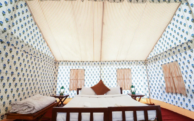 Rajwada Desert Camp by Park Tree