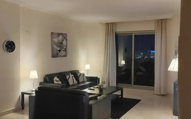 Apartmentsleeps4-golfclub-freeparking-bbq-pool-ac