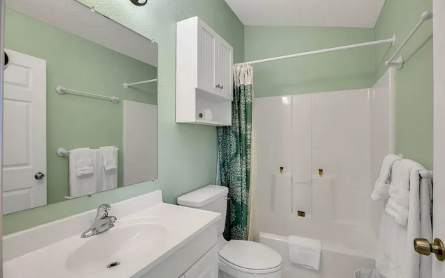 Group-Friendly Tarpon Springs Duplex by RedAwning