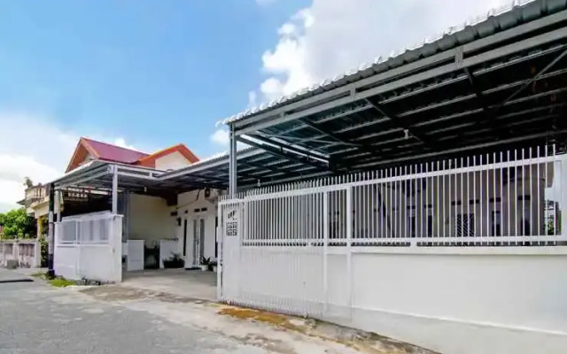 OYO 91093 Guest House 513 Syariah