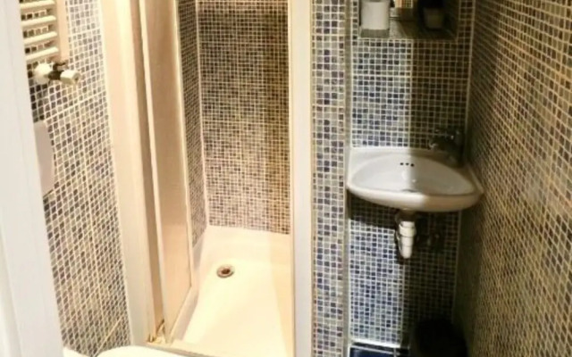 HFS Studio Next To Hydepark L16