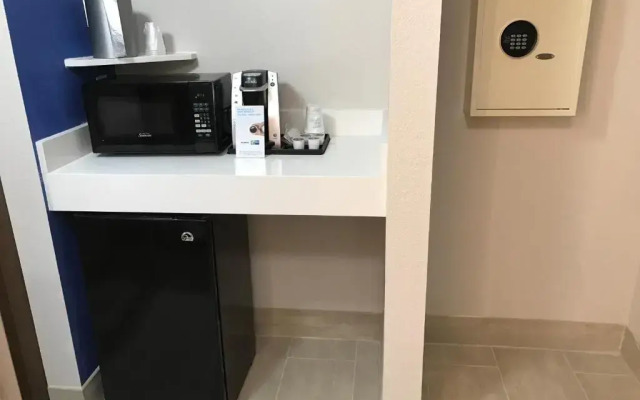 Days Inn & Suites Naples Fl