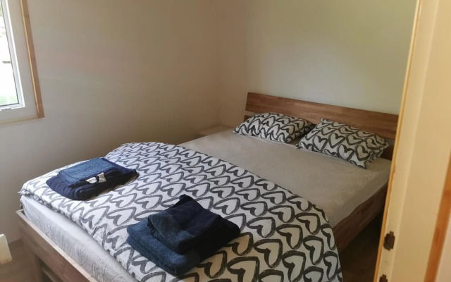 Počitniška HIŠKA POLOVNIK