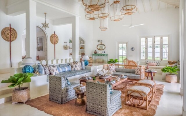 Breathtaking Villa In 02 Acres Of Tropical Walled-in Gardens