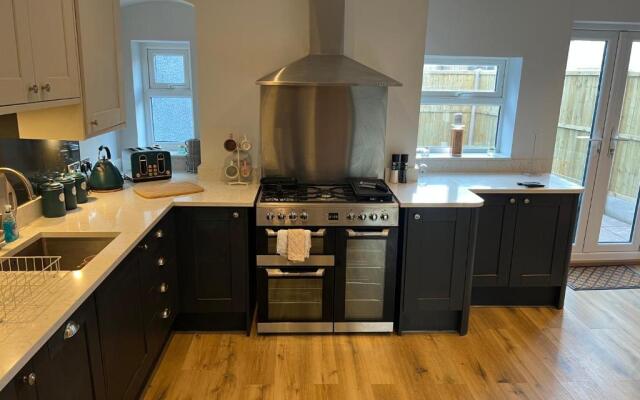 Luxury 2 bed Apartment Great Location