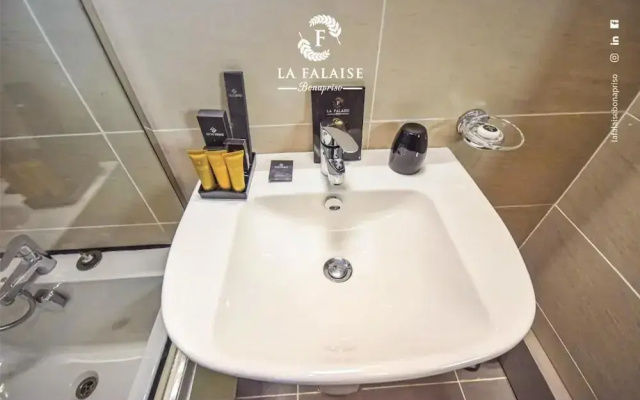 Hotel La Falaise Bonapriso