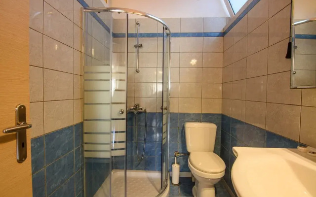 Kyparissia Garden Retreat - Cosy Master Suite