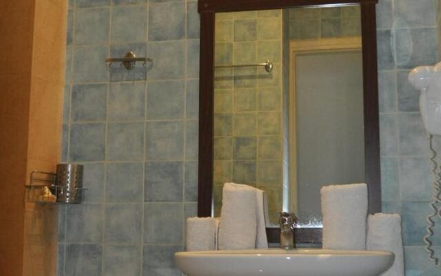 Okeania Seafront Rooms in Kamena Vourla