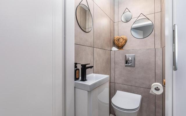 City View Apartment by Renters