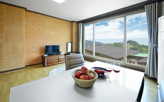 Yeosu Hwangto Pension