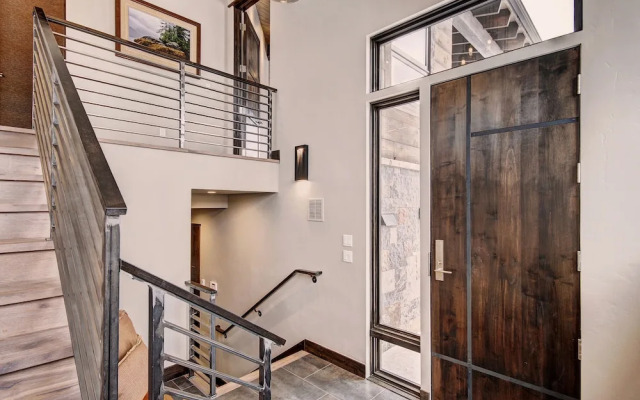 Spruce Ledge 4 Bedrooms 4.5 Bathrooms Townhouse