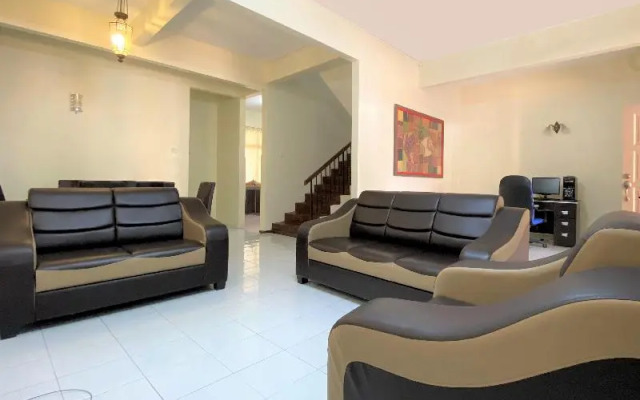 Oyo 90199 Homely&cozy House