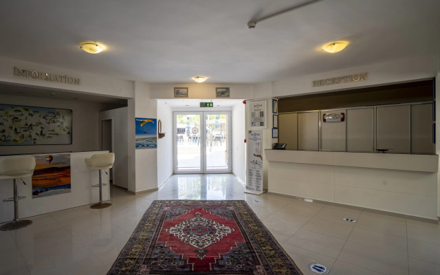 Ayapam Hotel
