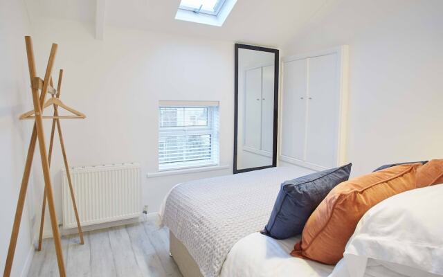 The Surfer's Loft Apartment