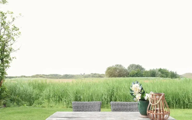 Beautiful Apartment With Garden