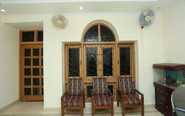 OYO 18273 Hotel Basera