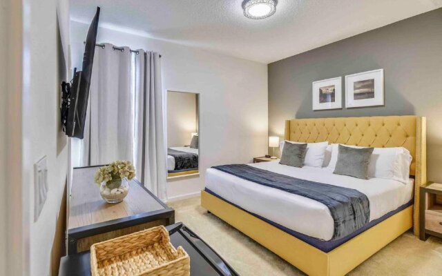 Magnificent Twelve Bedrooms with Ten Suites with Private Pool at Bella Vida Resort 0428