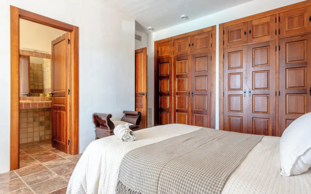 San Josep 6-bed Villa, Sleeps 14, Pool & Sea View