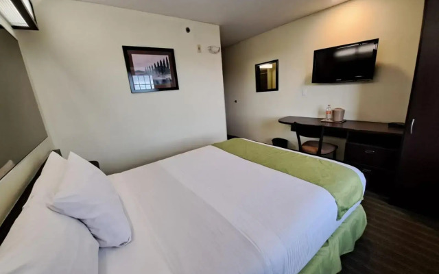 Microtel Inn & Suites by Wyndham Toluca