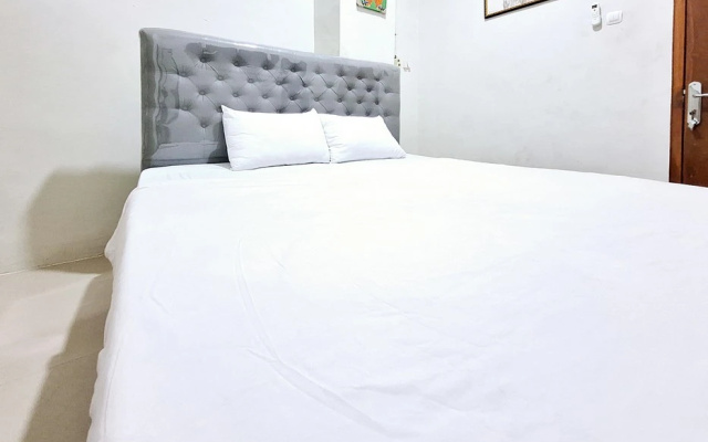 Kharisma Nusantara Homestay Sagan Mitra RedDoorz – Guest Rooms – Yogyakarta