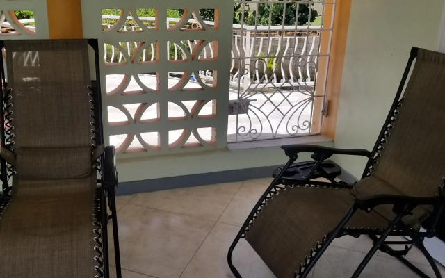 Holiday House at Villa Montego