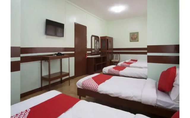 Oyo 130 Jy Crown Palace
