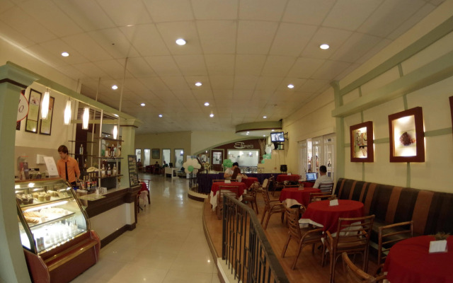 Holiday Spa Hotel
