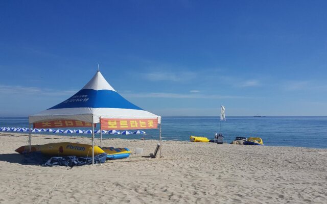 Gyeongpodae The Hotel Business